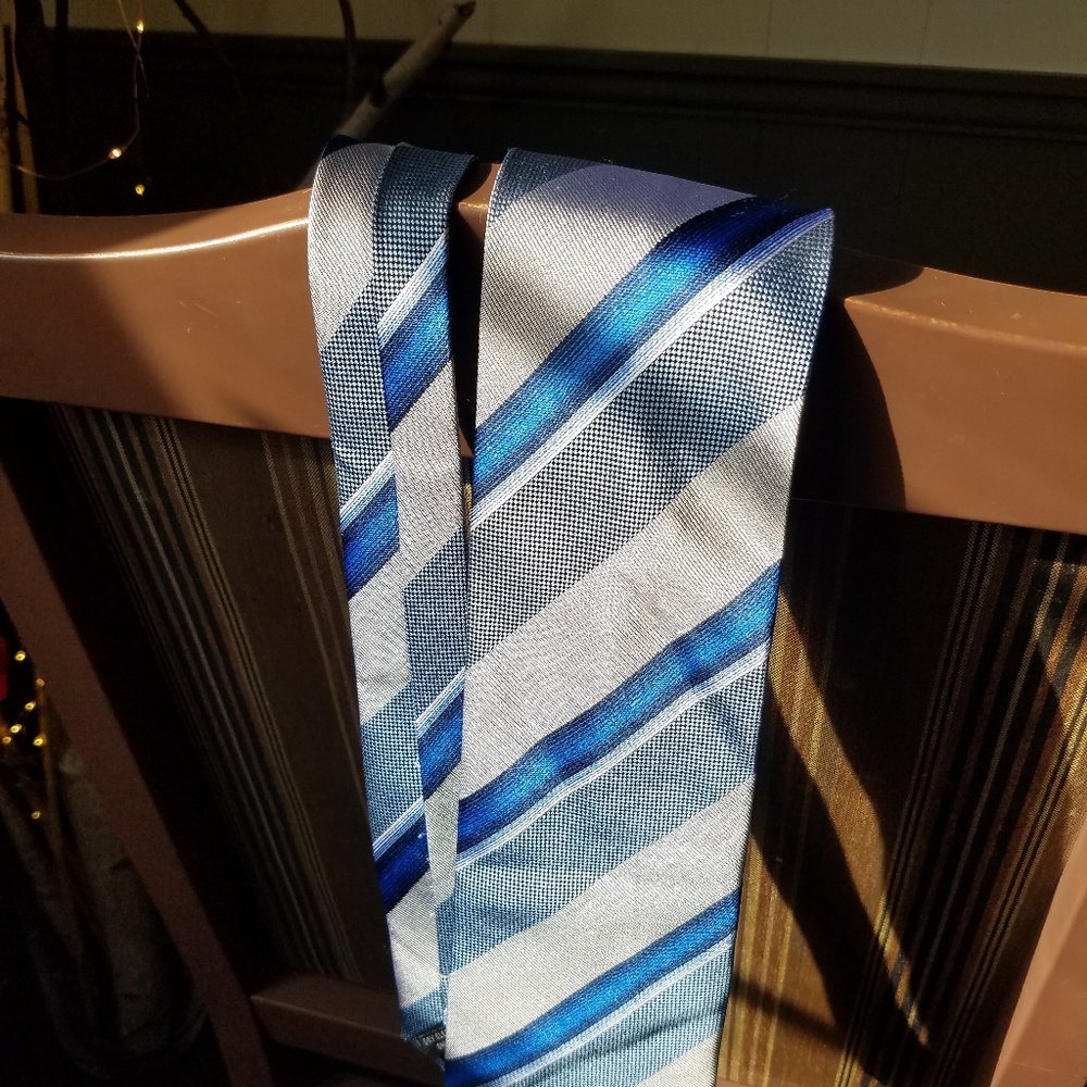 Veneto collection blue, white grey tie